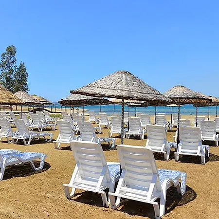 Ramada By Wyndham Akbuk Hotel