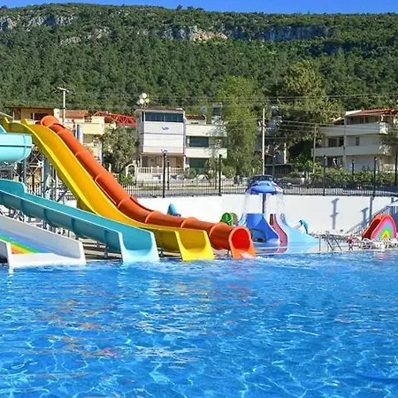 Ramada By Wyndham Akbuk Hotel