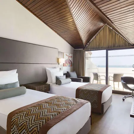 Ramada By Wyndham Akbuk Hotel