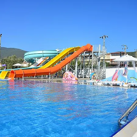 Ramada By Wyndham Akbuk Hotel