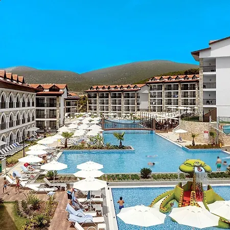 Hotel Ramada By Wyndham Akbuk 4*