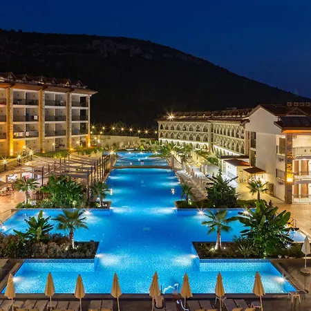 Ramada By Wyndham Akbuk 4*