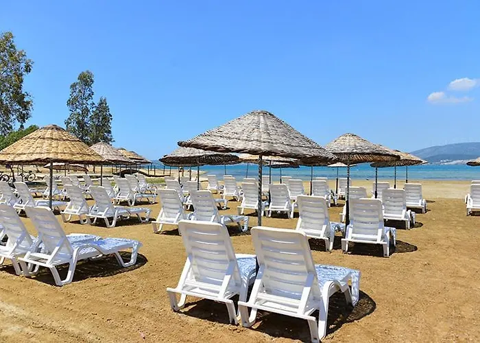 Ramada By Wyndham Akbuk Hotel