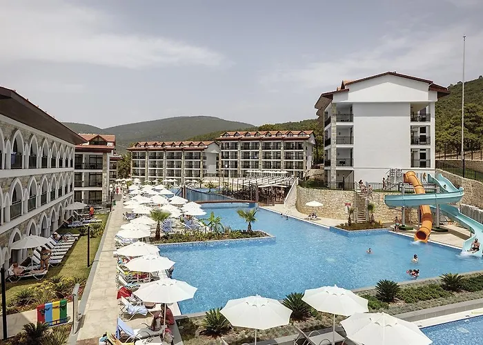 Ramada By Wyndham Akbuk Hotel