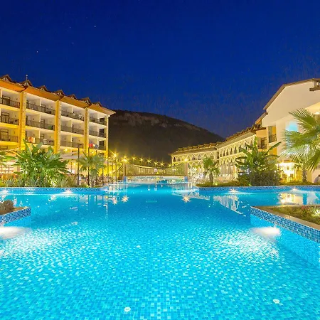 Hotel Ramada By Wyndham Akbuk 4*