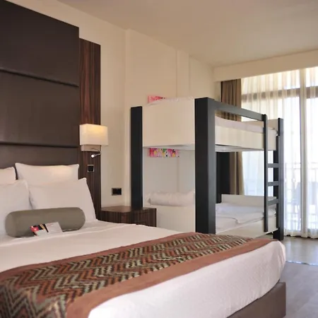 Ramada By Wyndham Akbuk Отель Акбук