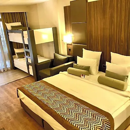 Hotel Ramada By Wyndham Akbuk