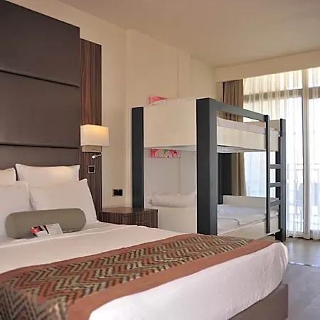 Hotel Ramada By Wyndham Akbuk