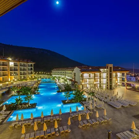 Ramada By Wyndham Akbuk