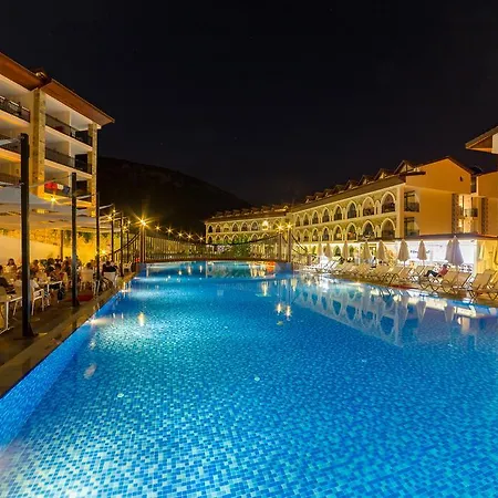 ホテル Ramada By Wyndham Akbuk