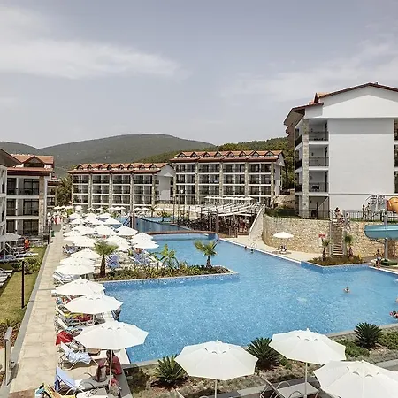Ramada By Wyndham Akbuk Отель