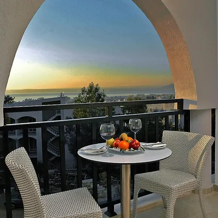 فندق Ramada By Wyndham Akbuk 4*