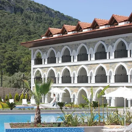 Ramada By Wyndham Akbuk فندق