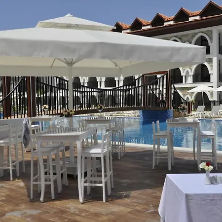 Ramada By Wyndham Akbuk فندق