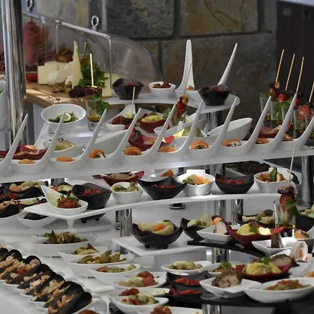 فندق Ramada By Wyndham Akbuk أكبوك