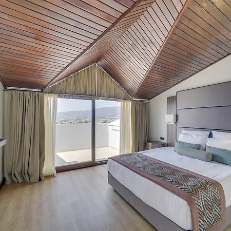 Ramada By Wyndham Akbuk Отель 4*