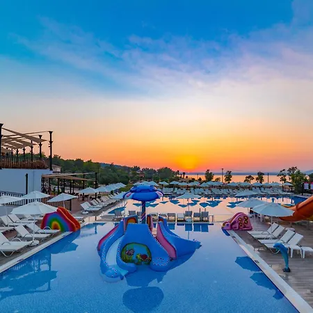 Ramada By Wyndham Akbuk アクブク