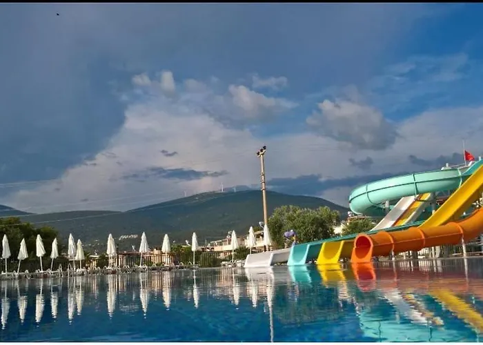 Ramada By Wyndham Akbuk Otel 4*