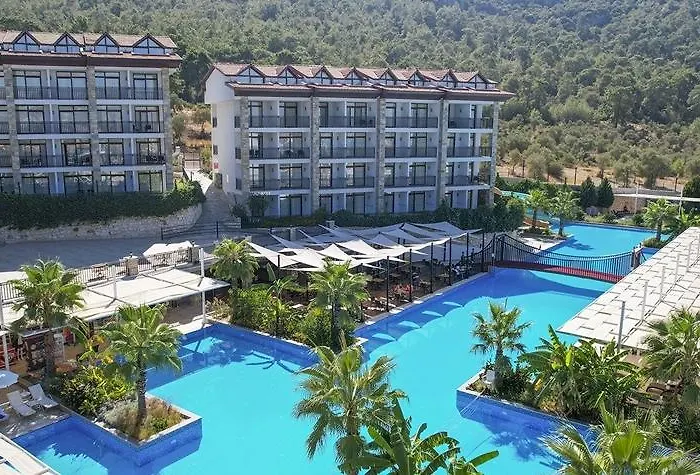 Hotel Ramada By Wyndham Akbuk