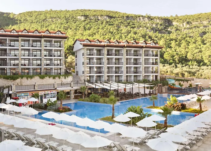 Ramada By Wyndham Akbuk 4*