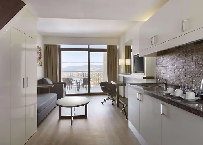 Ramada By Wyndham Akbuk Hotel 4*