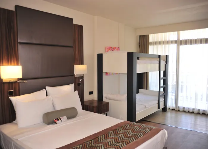 Hotel Ramada By Wyndham Akbuk