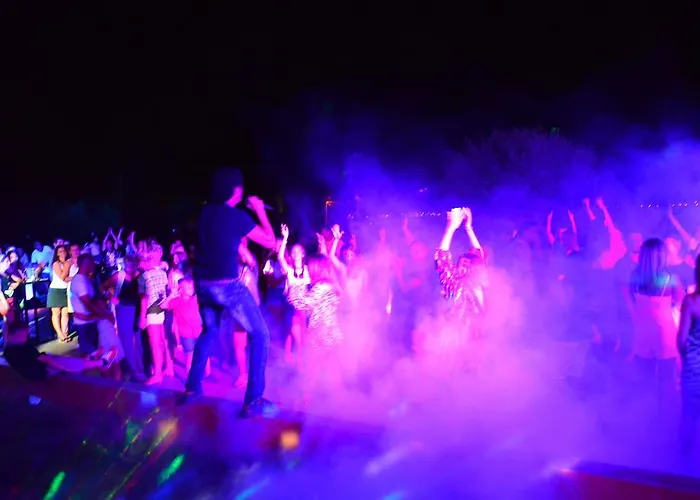 Ramada By Wyndham Akbuk Hotel