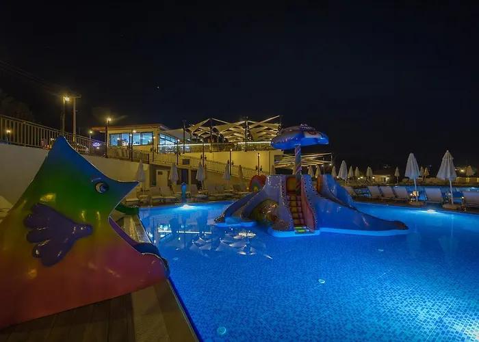 Ramada By Wyndham Akbuk Hotel 4*