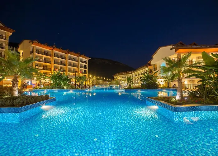 Ramada By Wyndham Akbuk Hotel