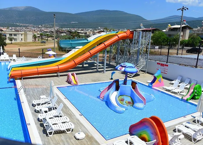 Ramada By Wyndham Akbuk Hotel
