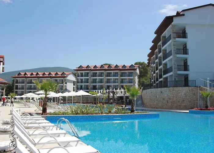 Ramada By Wyndham Akbuk 4*