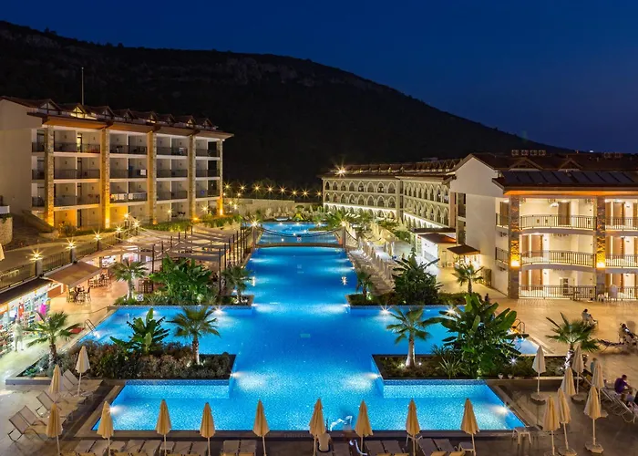 Ramada By Wyndham Akbuk 4*