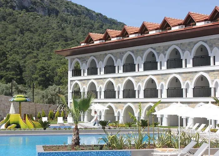 Ramada By Wyndham Akbuk Hotel