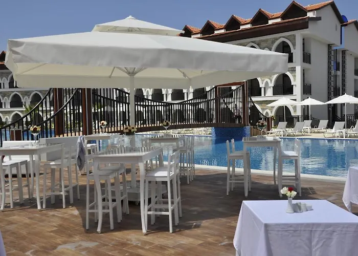 Ramada By Wyndham Akbuk Otel