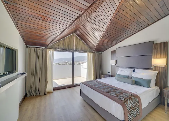 Ramada By Wyndham Akbuk Otel 4*